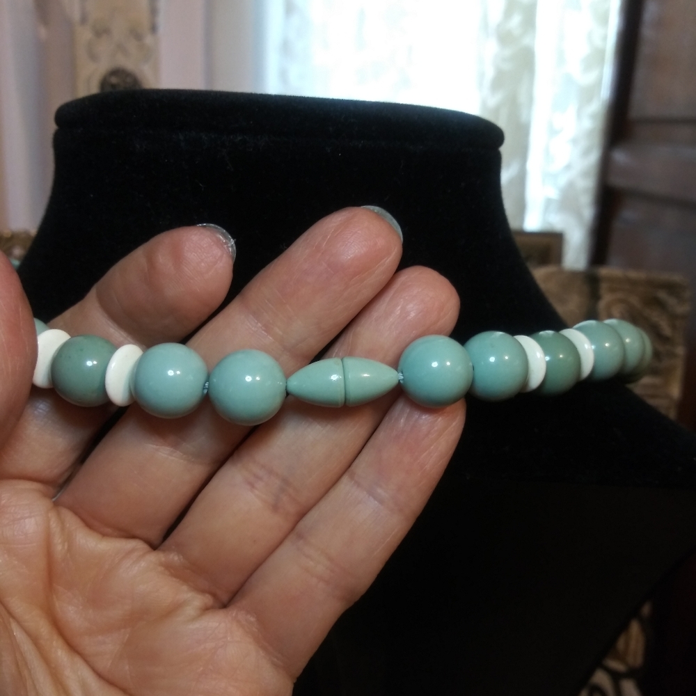 3/$18 Vintage Sage & Cream Plastic Bead Necklace - Picture 4 of 4